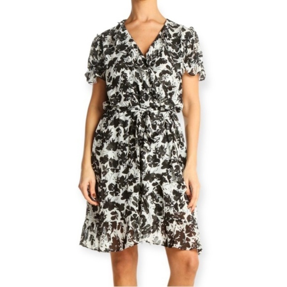 Evie Faux Wrap Dress Black White Floral Flowy Size Medium Ruffles Belted - Picture 1 of 10